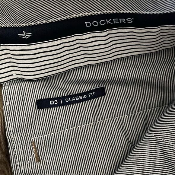Dockers Mens D3 Classic Fit Chino Trousers Pants Brown Size 34x32 - Picture 7 of 11